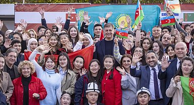 İzmir'de Türk Dili Ailesi Günü coşkusu