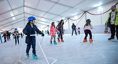 İzmirliler buz pistlerini sevdi