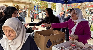 İzmit'te vatandaşlara helva ikramı