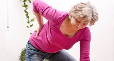 Kadınlarda yük taşımaya bağlı bel fıtığı riski artıyor