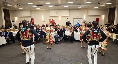 Kocaeli İzmit'te Dünya Türk Dili Ailesi Günü  anlamlı bir programla kutlandı