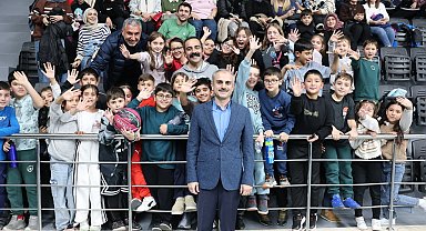 Kocaeli'de Başkan Çiftçi basketbolsever miniklerle buluştu