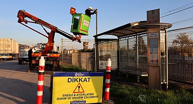 Kocaeli'de duraklara güneş enerjili aydınlatma çözümü