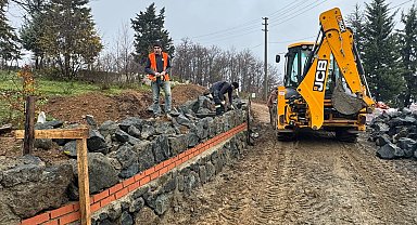Kocaeli'de mezarlıklara 6 bin metreküp taş duvar