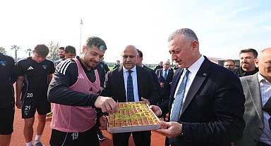 Kocaelispor'a Başkan Büyükakın'dan moral veren ziyaret