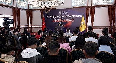 Konya'da Başkan Altay gençlerle buluştu