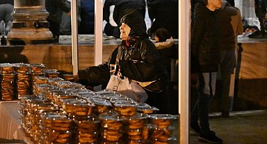 Manisa'da kandillik 5 bin kutu ikram