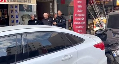 Mersin’de Sokakta Çıplak Dolaşan Yabancı Gözaltında