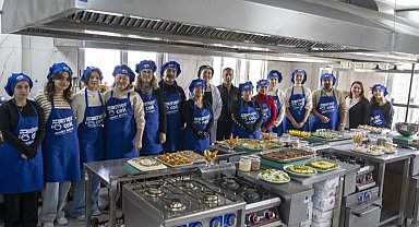 Mersin'de yeni yıla lezzetli ve ışıltılı dokunuşlar