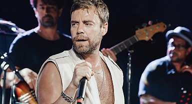 Murat Dalkılıç İstanbul'da rekora koştu! İki kıtada kapalı gişe