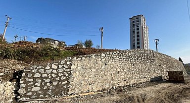 Ordu'da Fatsa Evkaf Mahallesi'ne taş duvar çalışması