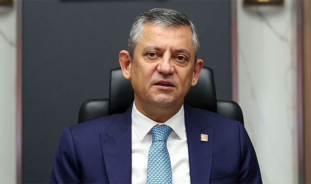 Özgür Özel’den Yayında Dil Sürçmesi