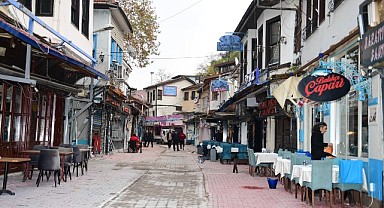 Tarihi Arap Şükrü Sokağı, Kaçak Eklentilerden Arındırıldı