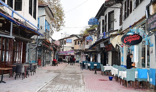 Tarihi Arap Şükrü Sokağı, Kaçak Eklentilerden Arındırıldı