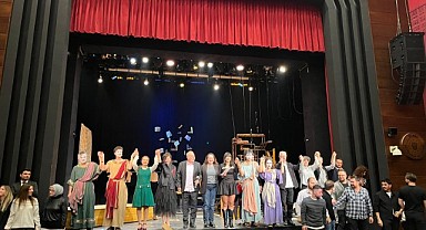 ‘Tomris: Bir Uyumsuz Öykü’, seyirciyle buluştu