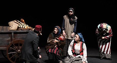 Trabzon'da 'Muhacirlik' oyunu prömiyer yaptı