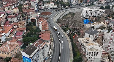 Trabzon'da yol çalışmaları gece gündüz sürüyor