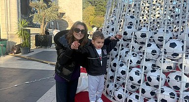 TÜPRAŞ Stadyumu'nda 2 bin toptan oluşan yılbaşı ağacı