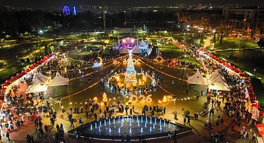 Yeni yıl coşkusu, ‘Bursa Yeni Yıl Meydanı’nda yaşanıyor