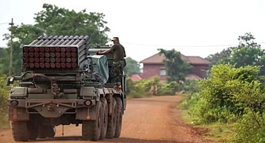 Yoğun Topçu Ateşi ve Hava Saldırılarıyla Sınır Kaosu