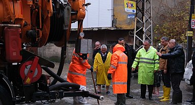 Adana Büyükşehir'den su baskınlarına anında müdahale