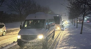 Aniden Bastıran Kar, TEM Otoyolu’nu Kilitledi