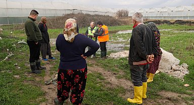 Antalya Büyükşehir'den sel felaketinde çiftçilerin yanında