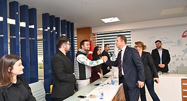 Balıkesir'de Başkan Akın gençlerle bir araya geldi