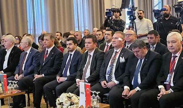 Başkan Aydın 'Afetlere Dirençli Kentler Paneli'ne katıldı