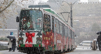 Bursa'da yeni yıl coşkusu nostaljik tramvayla yaşanıyor