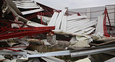 Bursa Nilüfer'de iki kaçak iş yeri yıkıldı