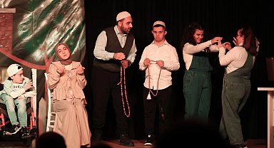 Bursa Osmangazi'de engelli bireyler sahnede ustalara taş çıkarttı