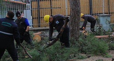 Bursa Osmangazi'de lodosa ve sağanağa hızlı müdahale