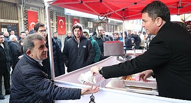 Bursa'da Başkan Aydın'dan kayınvalidesinin hayrına lokma ikramı