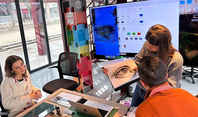 Bursa'da Pancar Deposu'nda gündelik malzemeler sanata dönüştü