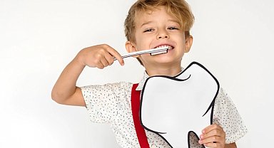 Çocuklarda elektrikli diş fırçası dikkat istiyor