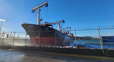 Ege açıklarında kuruyük gemisi karaya oturdu