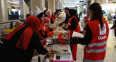Erzurum Kızılay Kadın Kollarından Gazze, Filistin ve Sudan için hayır kermesi