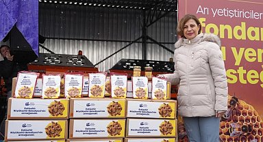 Eskişehir'de arıcılara fondan arı yemi dağıtıldı