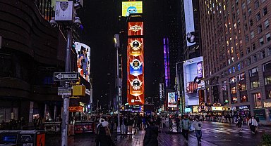 Gençlerin sosyal yaşamları globalleştiğinde: WePlay, Times Meydanı'nı aydınlatıyor