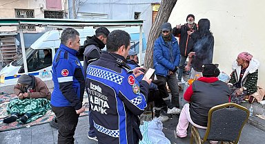 Hava soğuk ancak İzmir'de kimse yalnız değil!