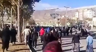 İran’da Yönetim Karşıtı Gösteriler Büyüyor