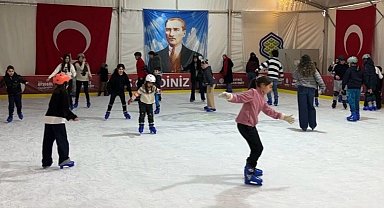 İstanbul Bakırköy'de buz pisti ara tatil gözdesi