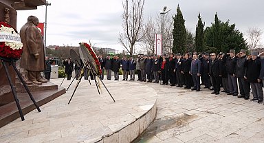 İstanbul Beylikdüzü'nde Denktaş ve Küçük anıldı