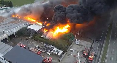 İstanbul Büyükçekmece'de fabrika yangını kontrol altında