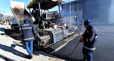 İzmir Bornova'da yol seferberliği sürüyor