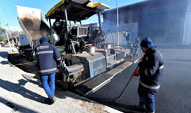 İzmir Bornova'da yol seferberliği sürüyor