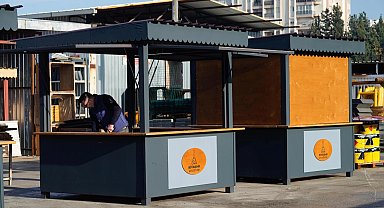 İzmir Karşıyaka'da mısır ve kestane tezgâhları yenilendi