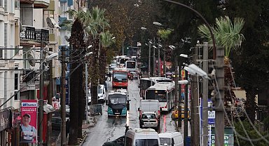 İzmir Özmen Caddesi'ndeki yeni altyapı yağmur sınavından geçti