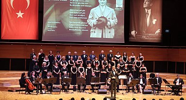 İzmir'de Atatürk, AASSM'de hasretle anıldı